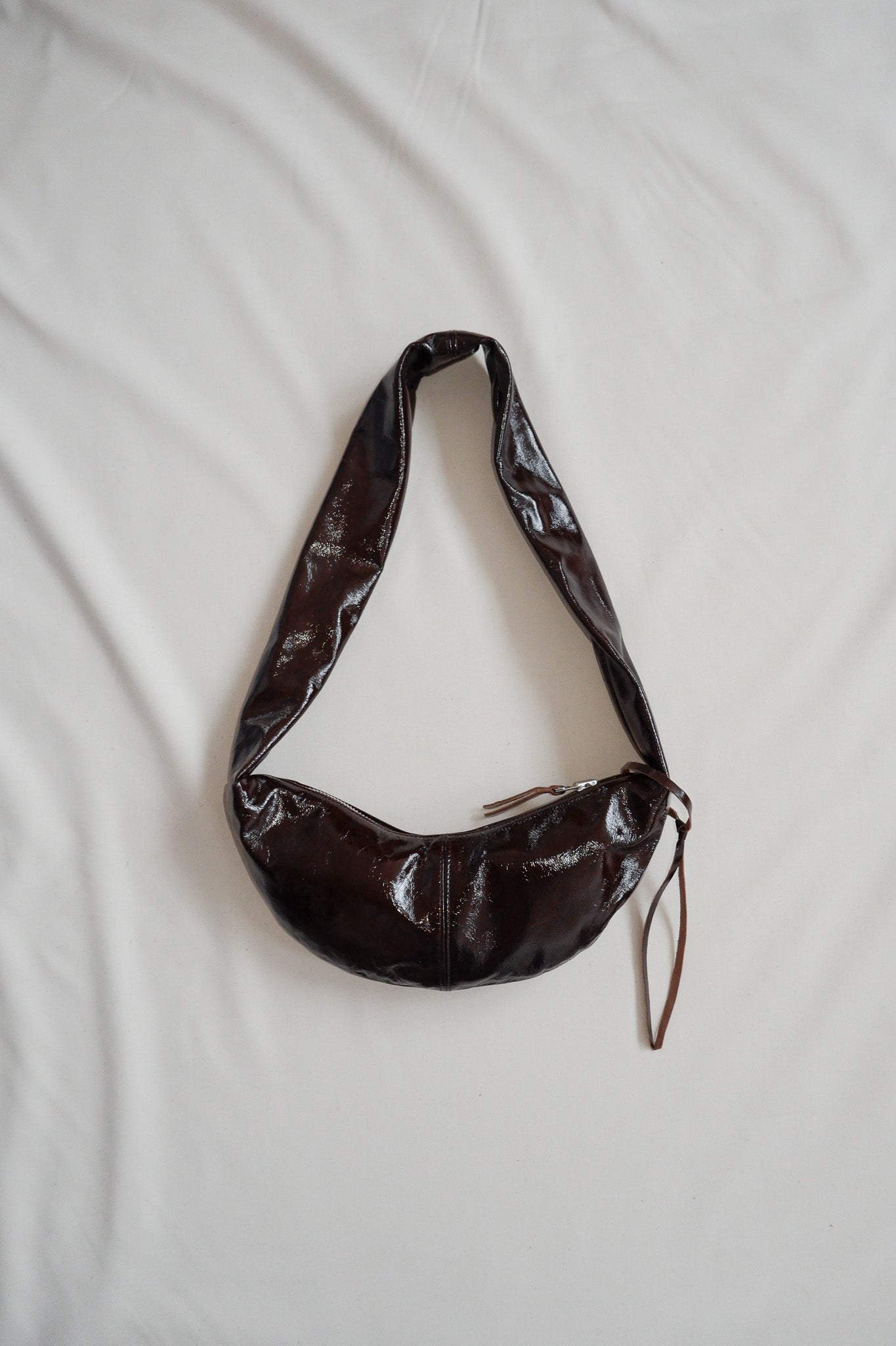 nona - banana bag XS - crushed patent coffee