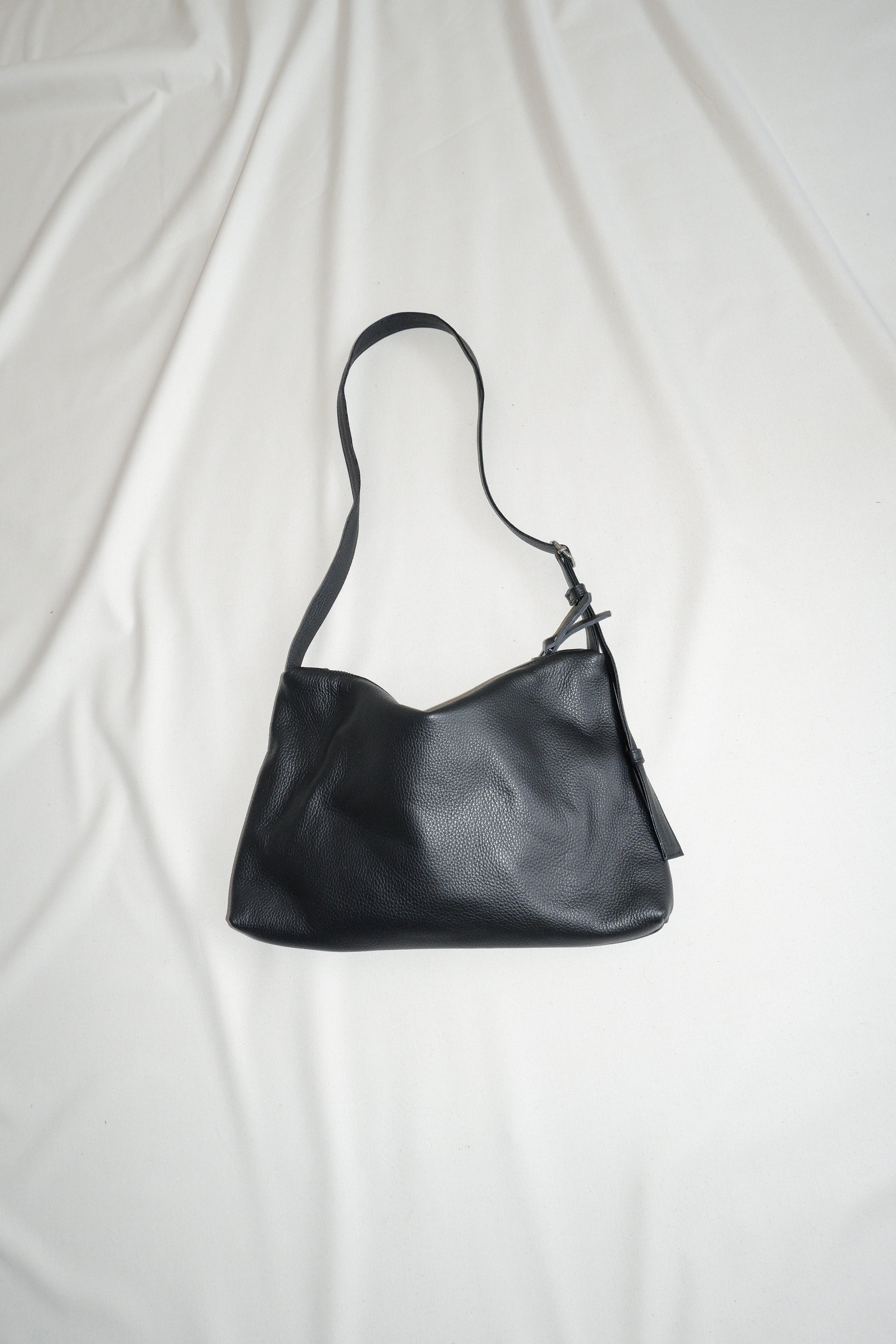 nona - zip pocket bag - black