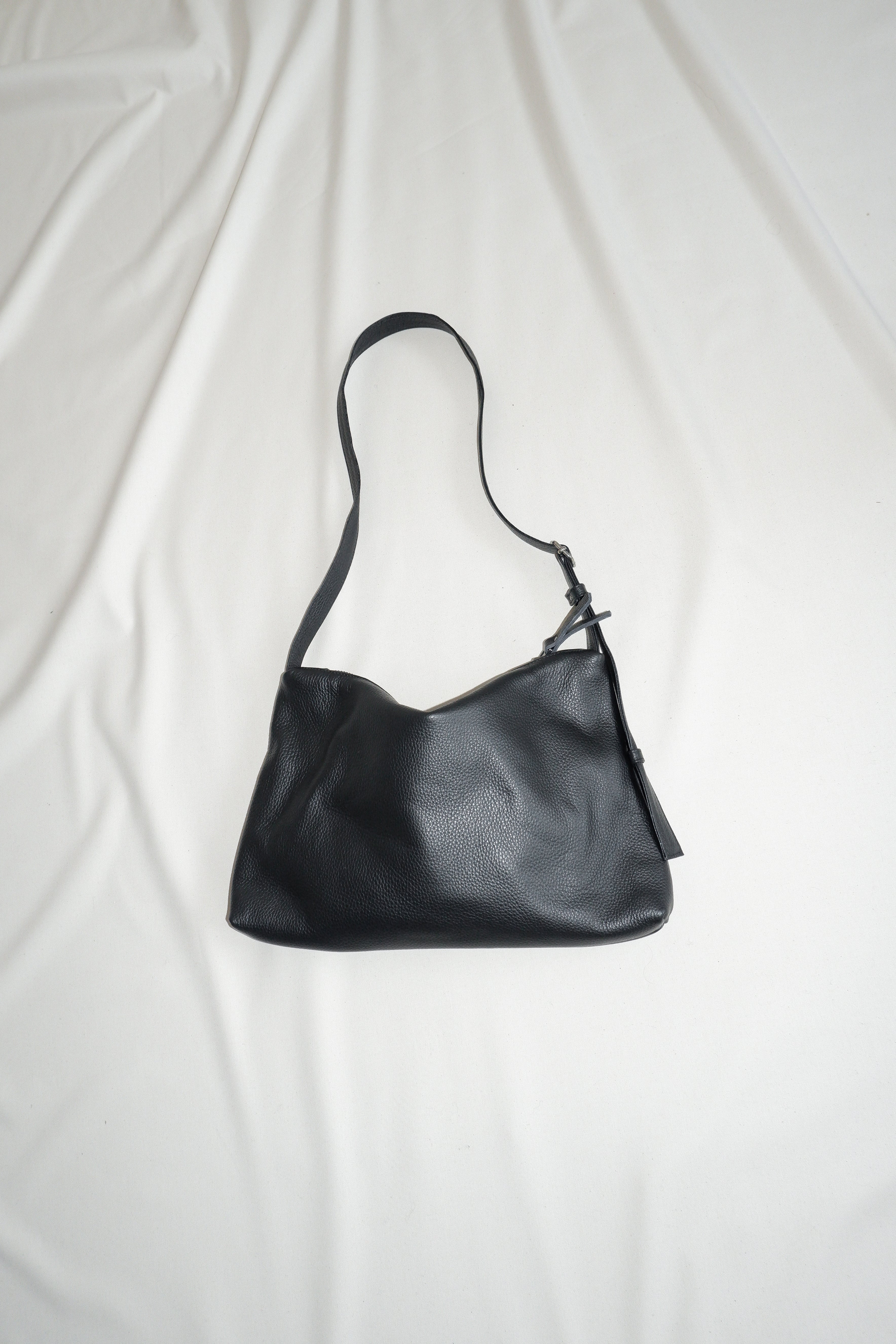 nona - zip pocket bag - black