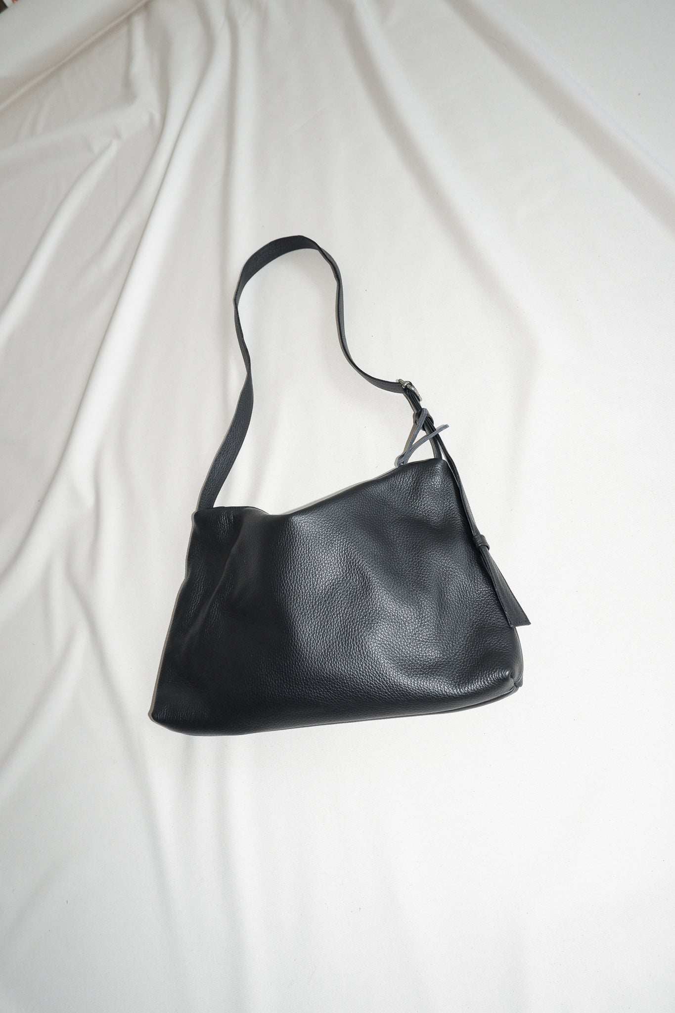 nona - zip pocket bag - black