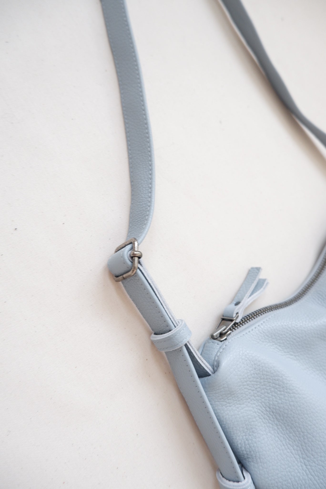 nona - zip pocket bag - pale blue