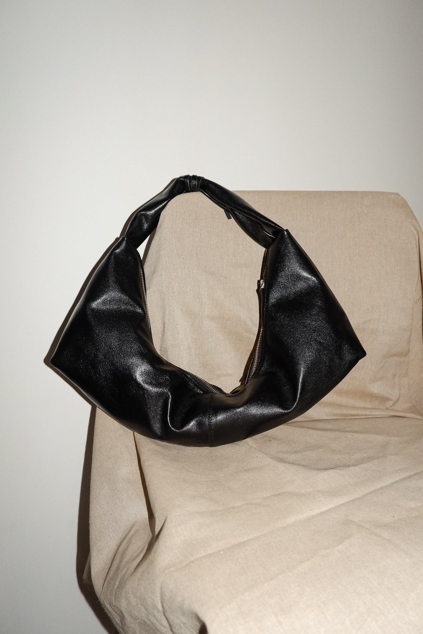 Nona I Slouchy shoulder bag - black