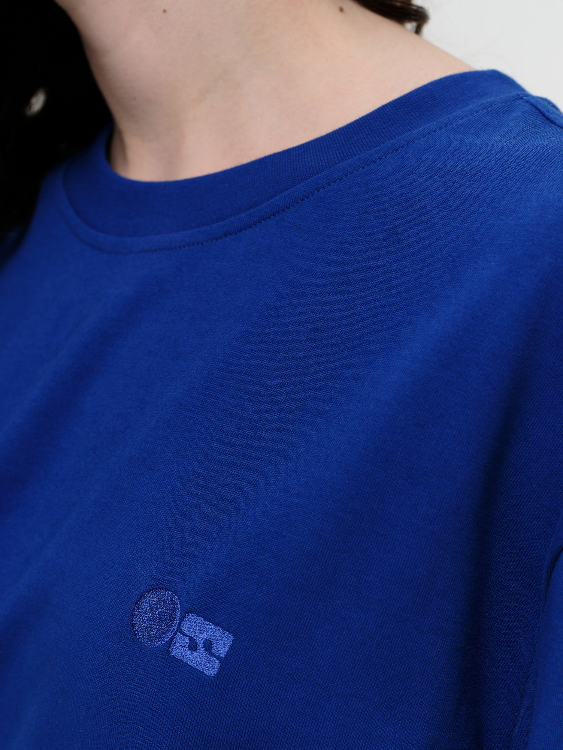 veer - electric blue