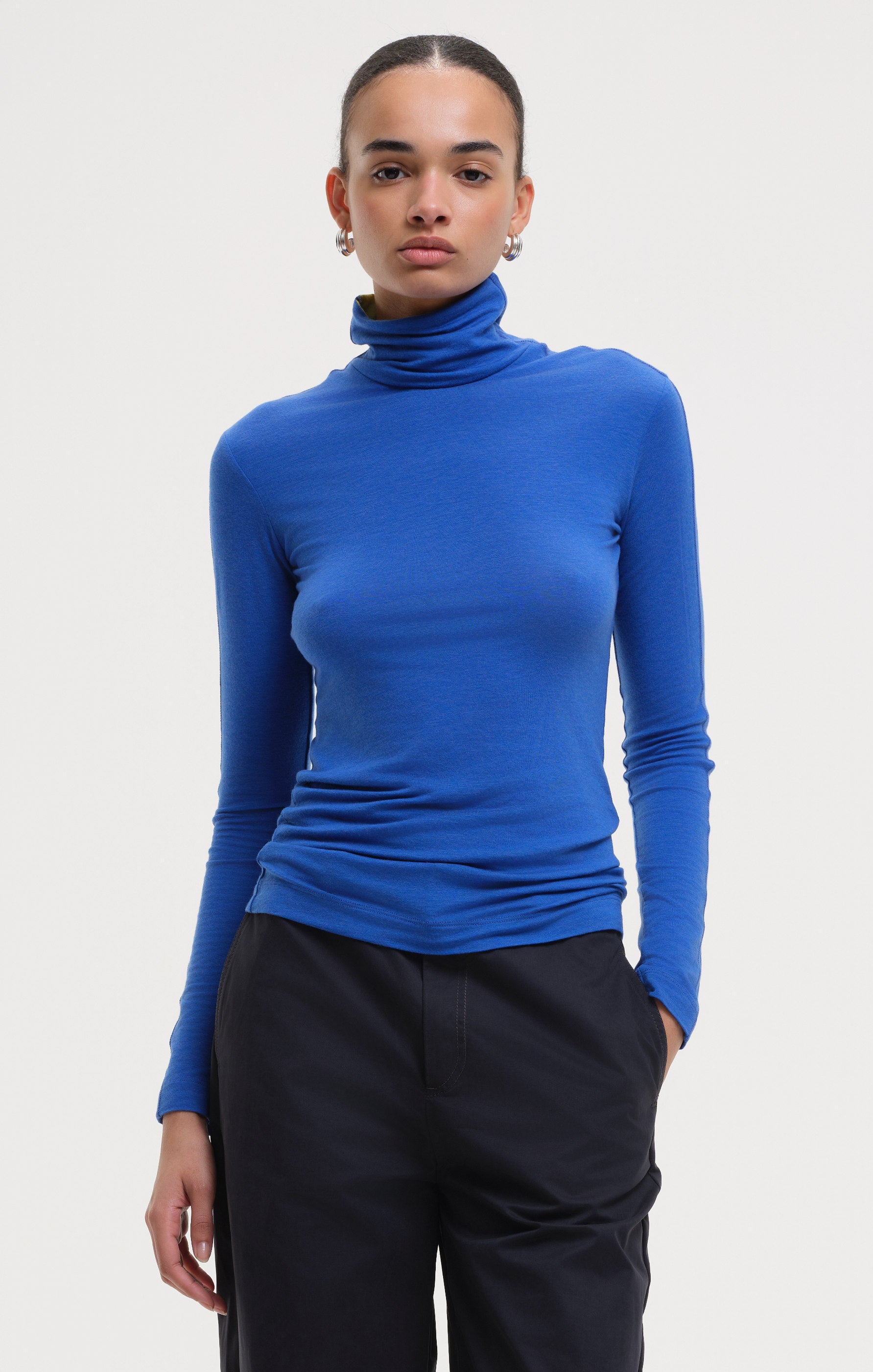 vera - electric blue