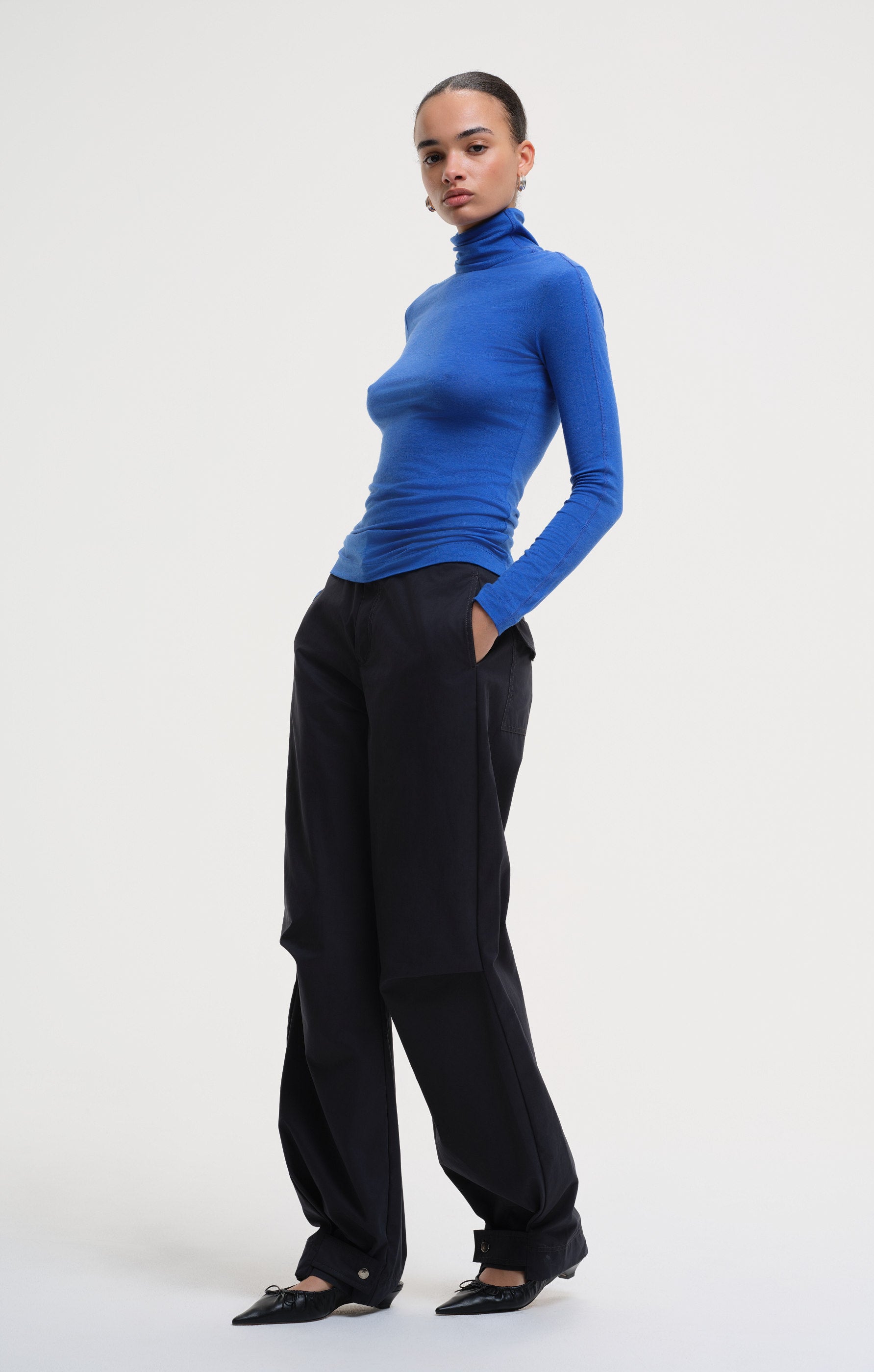 vera - electric blue
